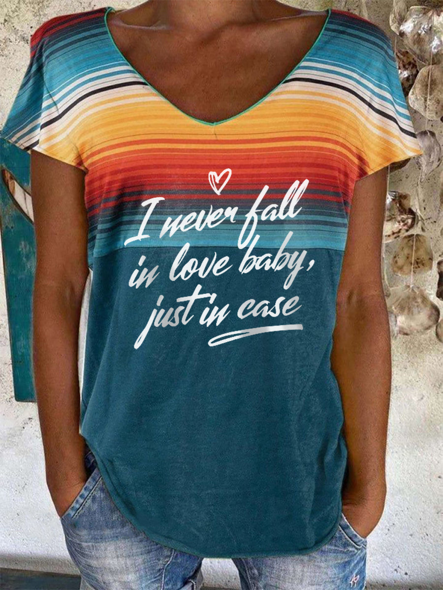 Camiseta de cuello en V "Just In Case" de música country para mujer