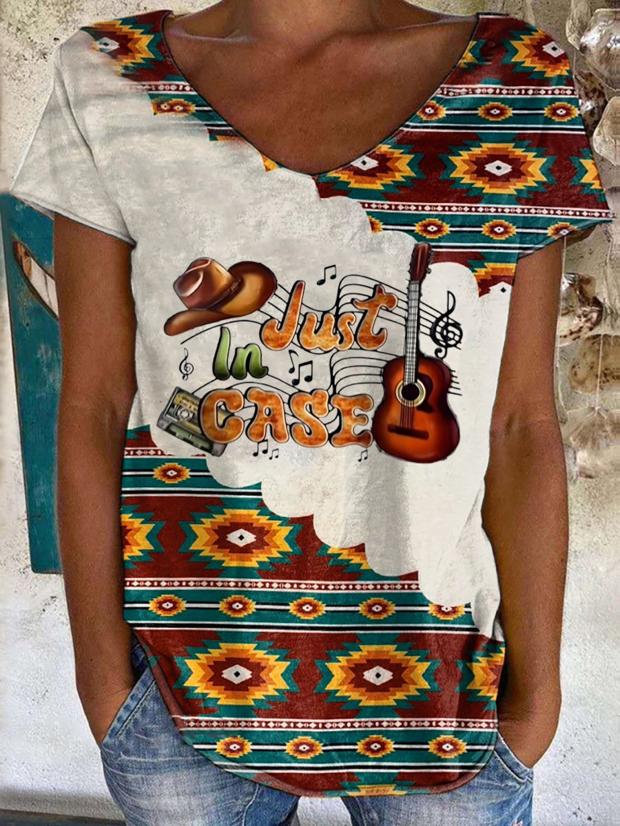 Camiseta de cuello en V "Just In Case" de música country para mujer