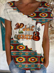 Camiseta de cuello en V "Just In Case" de música country para mujer