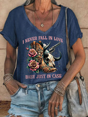 Camiseta de cuello en V "Just In Case" de música country para mujer