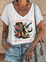 Camiseta de cuello en V "Just In Case" de música country para mujer
